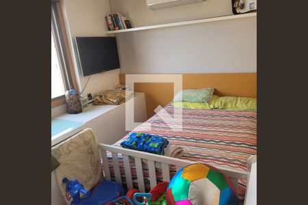 Quarto de apartamento para alugar com 3 quartos, 100m² em Passo da Areia, Porto Alegre