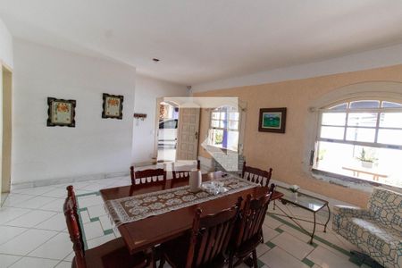 Sala de casa à venda com 3 quartos, 230m² em Piratininga, Niterói