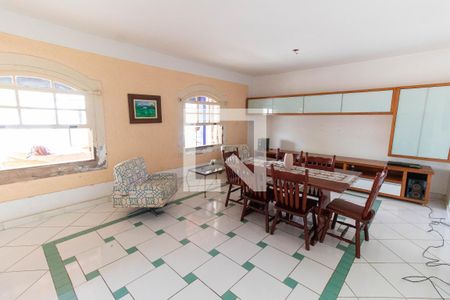 Sala de casa à venda com 3 quartos, 230m² em Piratininga, Niterói