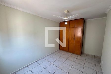 Dormitório 01 de apartamento para alugar com 2 quartos, 65m² em Presidente Medici, Ribeirão Preto