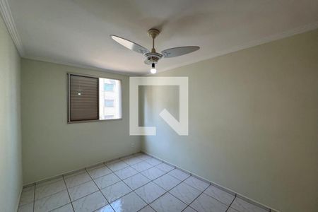 Dormitório 01 de apartamento para alugar com 2 quartos, 65m² em Presidente Medici, Ribeirão Preto