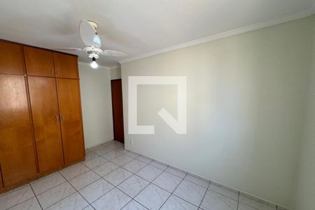 Dormitório 01 de apartamento para alugar com 2 quartos, 65m² em Presidente Medici, Ribeirão Preto