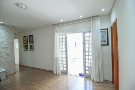 Sala de casa à venda com 3 quartos, 200m² em Vila Prudente, São Paulo