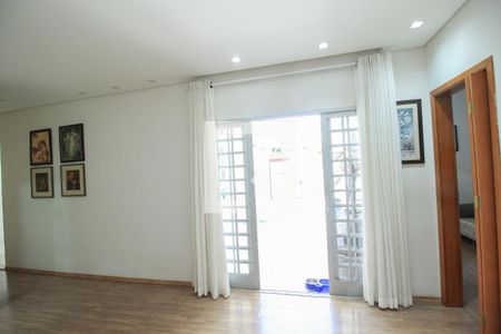 Sala de casa à venda com 3 quartos, 200m² em Vila Prudente, São Paulo