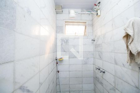 Banheiro de kitnet/studio para alugar com 1 quarto, 27m² em Lourdes, Belo Horizonte