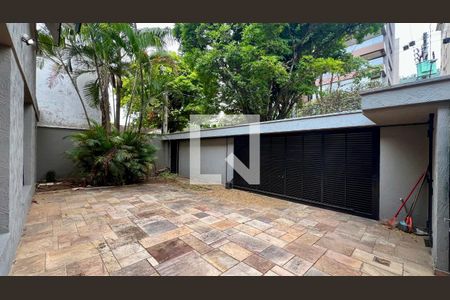 Garagem de casa para alugar com 4 quartos, 650m² em Jardim Paulista, São Paulo