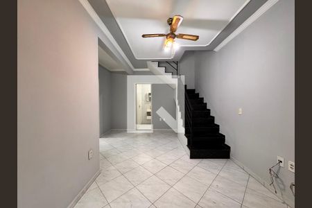 Sala de casa para alugar com 2 quartos, 77m² em Jardim Ana Maria, Santo André