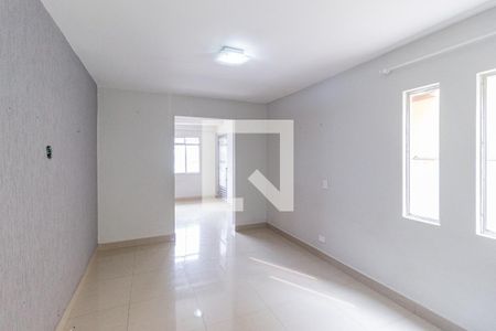 Sala de estar de casa para alugar com 3 quartos, 140m² em Quitaúna, Osasco