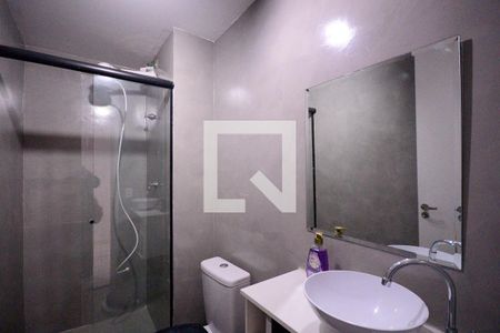 Banheiro  de apartamento para alugar com 1 quarto, 24m² em Jardim Santa Emília, São Paulo