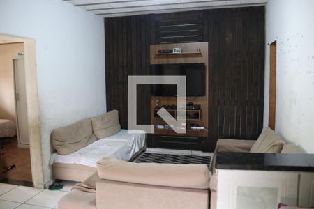 Sala  de casa à venda com 3 quartos, 150m² em Industrial, Contagem