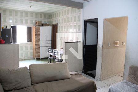 Sala  de casa à venda com 3 quartos, 150m² em Industrial, Contagem