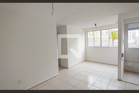 sala de apartamento para alugar com 2 quartos, 43m² em Curicica, Rio de Janeiro