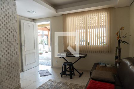 Sala de casa para alugar com 4 quartos, 120m² em Cabral, Contagem