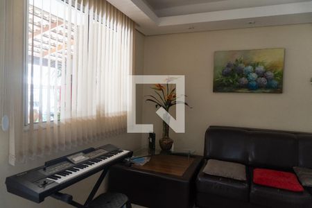 Sala de casa para alugar com 4 quartos, 120m² em Cabral, Contagem