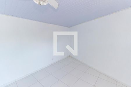 Sala/Quarto de casa de condomínio para alugar com 1 quarto, 70m² em Vila Valqueire, Rio de Janeiro