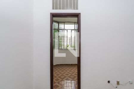 Sala de apartamento para alugar com 1 quarto, 57m² em Penha, Rio de Janeiro