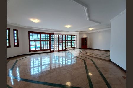 Sala de casa de condomínio para alugar com 6 quartos, 460m² em Barra da Tijuca, Rio de Janeiro