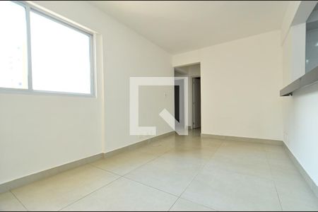 Sala de estar de apartamento para alugar com 3 quartos, 70m² em Ipiranga, Belo Horizonte