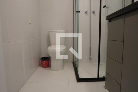 Banheiro de kitnet/studio para alugar com 1 quarto, 30m² em Pinheiros, São Paulo