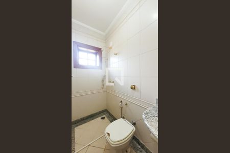 Casa de condomínio à venda com 400m², 5 quartos e 4 vagas Casa de condomínio à venda com 400m², 5 quartos e 4 vagasBanheiro da Suíte 1