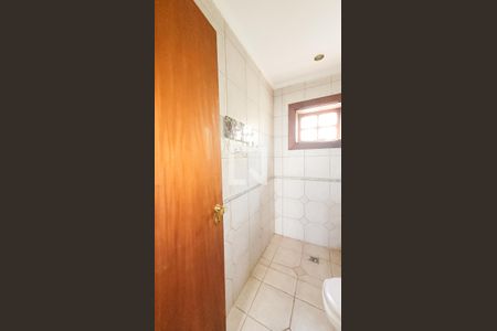 Casa de condomínio à venda com 400m², 5 quartos e 4 vagas Casa de condomínio à venda com 400m², 5 quartos e 4 vagasBanheiro da Suíte 2