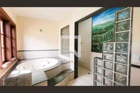 Casa de condomínio à venda com 400m², 5 quartos e 4 vagas Casa de condomínio à venda com 400m², 5 quartos e 4 vagasBanheiro da Suíte master