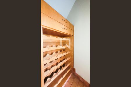 Casa de condomínio à venda com 400m², 5 quartos e 4 vagas Casa de condomínio à venda com 400m², 5 quartos e 4 vagasAdega