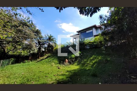 Casa de condomínio à venda com 400m², 5 quartos e 4 vagas Casa de condomínio à venda com 400m², 5 quartos e 4 vagasQuintal