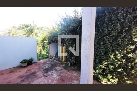 Casa de condomínio à venda com 400m², 5 quartos e 4 vagas Casa de condomínio à venda com 400m², 5 quartos e 4 vagasÁrea de Serviço