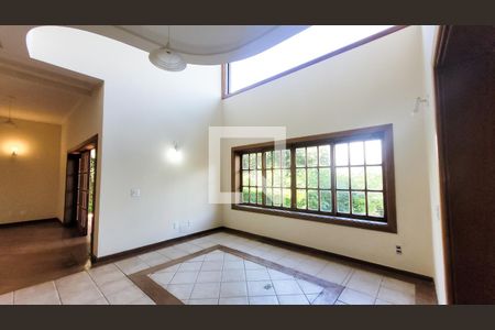 Sala de casa de condomínio à venda com 5 quartos, 400m² em Loteamento Caminhos de San Conrado (sousas), Campinas