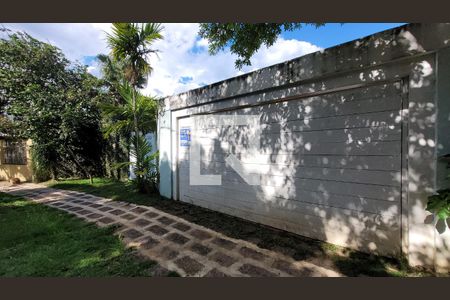 Casa de condomínio à venda com 400m², 5 quartos e 4 vagas Casa de condomínio à venda com 400m², 5 quartos e 4 vagasFachada