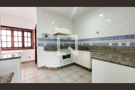 Casa de condomínio à venda com 400m², 5 quartos e 4 vagas Casa de condomínio à venda com 400m², 5 quartos e 4 vagasCozinha