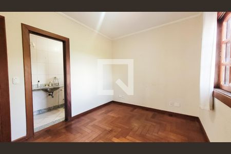 Casa de condomínio à venda com 400m², 5 quartos e 4 vagas Casa de condomínio à venda com 400m², 5 quartos e 4 vagasSuíte 3