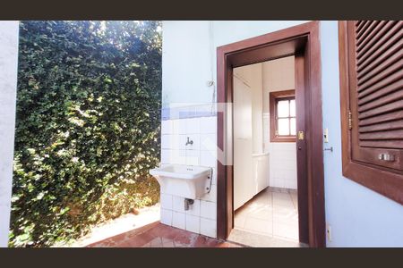 Casa de condomínio à venda com 400m², 5 quartos e 4 vagas Casa de condomínio à venda com 400m², 5 quartos e 4 vagasÁrea de Serviço