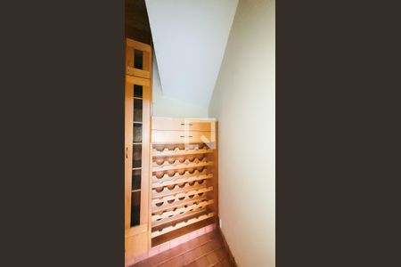 Casa de condomínio à venda com 400m², 5 quartos e 4 vagas Casa de condomínio à venda com 400m², 5 quartos e 4 vagasAdega