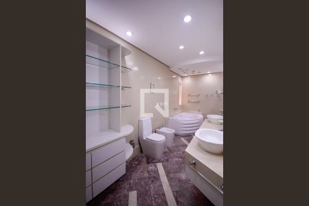 Apartamento à venda com 560m², 4 quartos e 5 vagas Apartamento à venda com 560m², 4 quartos e 5 vagasBanheiro do Quarto 4