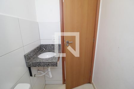 Banheiro do Quarto 1 de apartamento para alugar com 2 quartos, 48m² em Jardim Holanda, Uberlândia