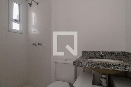 banheiro social_1 de apartamento para alugar com 3 quartos, 58m² em Água Funda, São Paulo