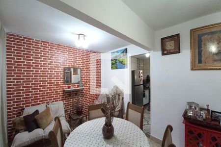 Casa à venda com 130m², 3 quartos e 2 vagasSala