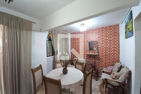 Casa à venda com 130m², 3 quartos e 2 vagasSala