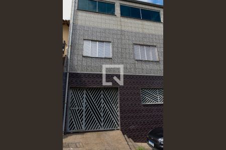 Casa à venda com 478m², 5 quartos e 2 vagas Casa à venda com 478m², 5 quartos e 2 vagasFachada