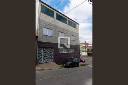 Casa à venda com 478m², 5 quartos e 2 vagas Casa à venda com 478m², 5 quartos e 2 vagasFachada