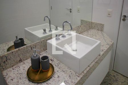 Banheiro da Suíte de apartamento à venda com 1 quarto, 56m² em Santa Efigênia, Belo Horizonte