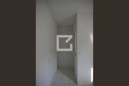 Corredor de kitnet/studio para alugar com 1 quarto, 18m² em Liberdade, São Paulo