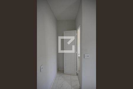 Corredor de kitnet/studio para alugar com 1 quarto, 18m² em Liberdade, São Paulo