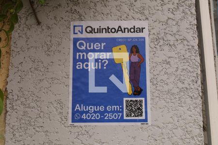 Placa instalada no muro do condomínio de apartamento à venda com 2 quartos, 58m² em Parada Xv de Novembro, São Paulo