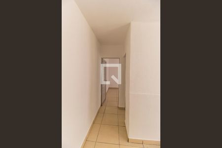 Corredor de casa para alugar com 1 quarto, 30m² em Vila Jussara, Carapicuíba