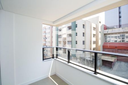 Varanda Sala de apartamento à venda com 2 quartos, 76m² em Santo Antônio, Belo Horizonte