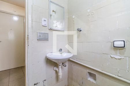 Banheiro de kitnet/studio para alugar com 0 quarto, 30m² em Perdizes, São Paulo