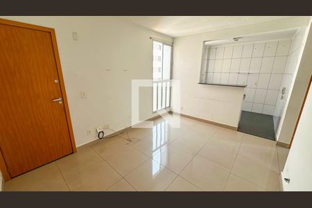 Apartamento à venda com 2 quartos, 50m² em Califórnia, Contagem